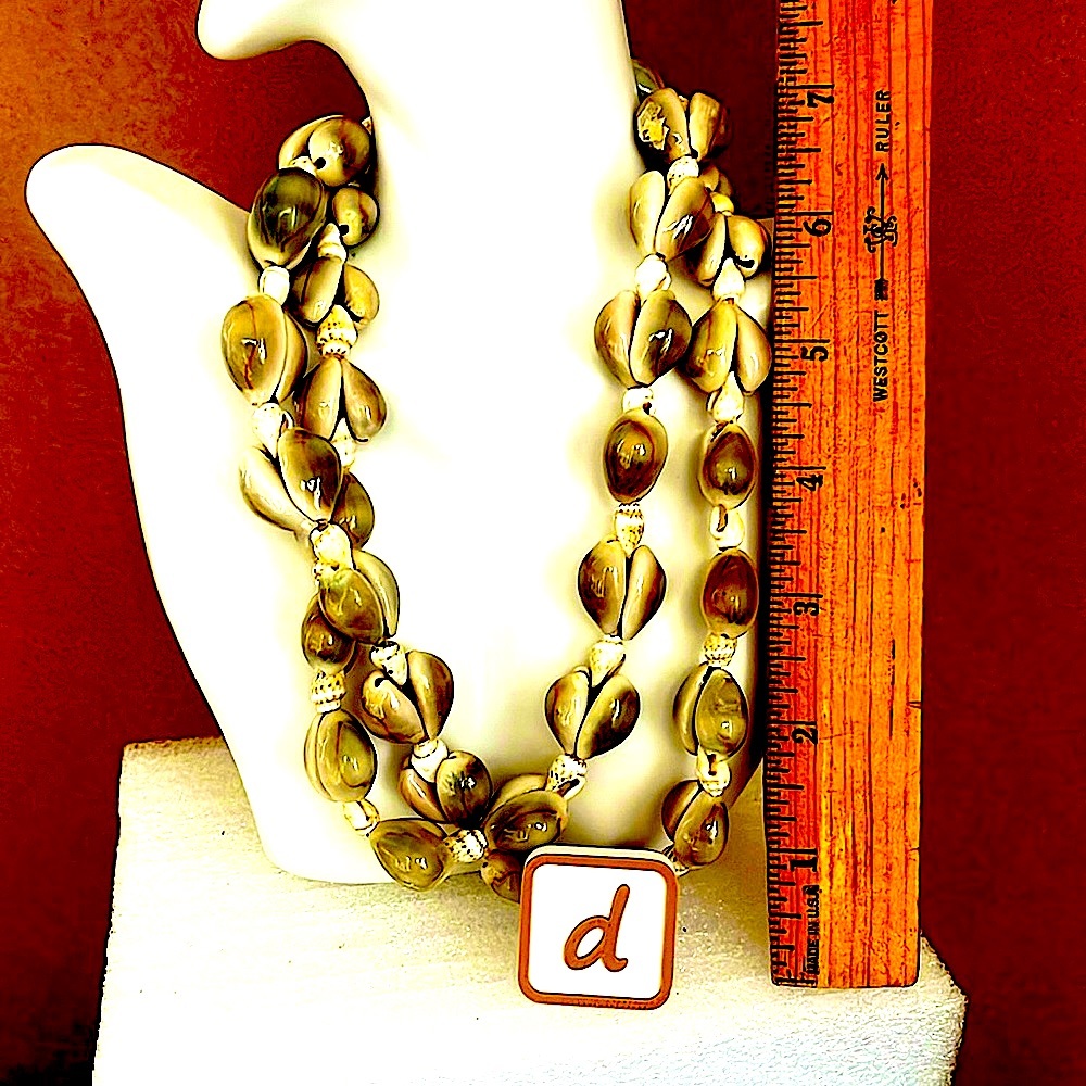 Cowrie Shell/SeaSnail Shell Mix Necklace Market - Picture 8 of 9